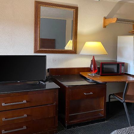 Hotel O Tallassee Hwy 14 エクステリア 写真